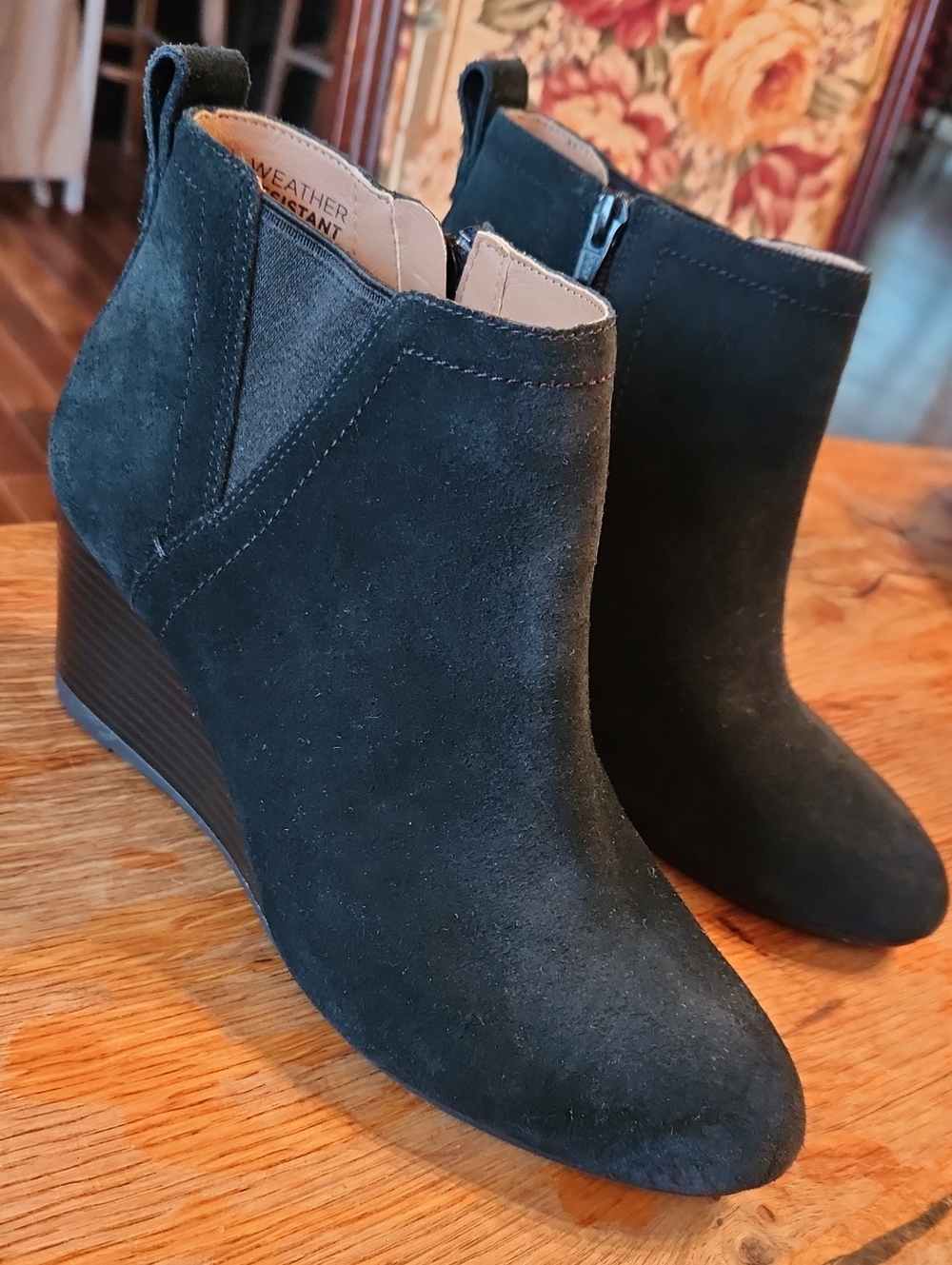 Vionic black suede PALOMA wedge booties size 7 leather ankle boots